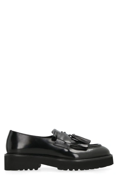Doucal's Fringed Leather Loafers In Black