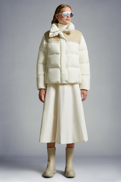 Shop Moncler Collection Doudoune Courte Jotty In Blanc