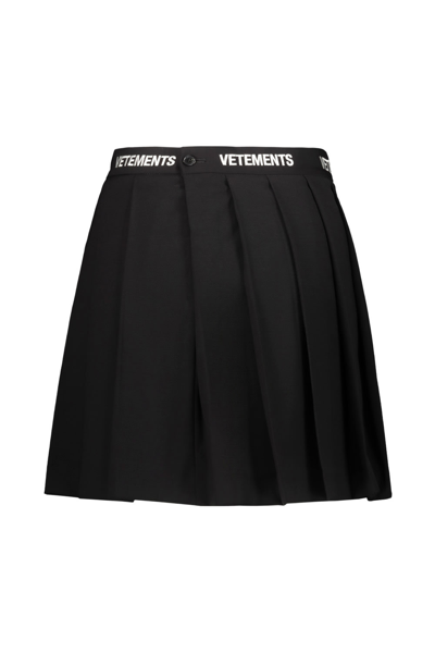 Shop Vetements Plissè Skirt In Black