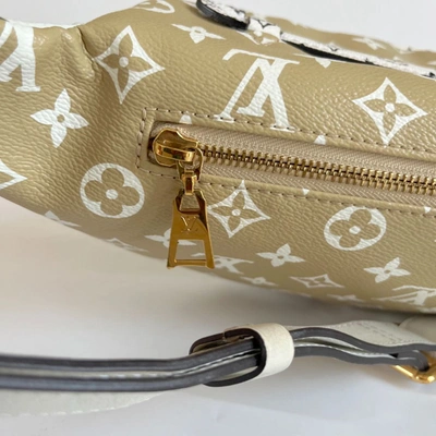 Pre-owned Louis Vuitton Bumbag Limited Runway Giant Monogram