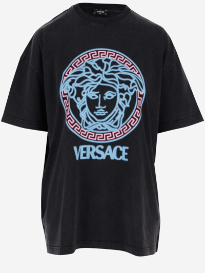 Shop Versace Cotton T-shirt With Medusa Print In Red