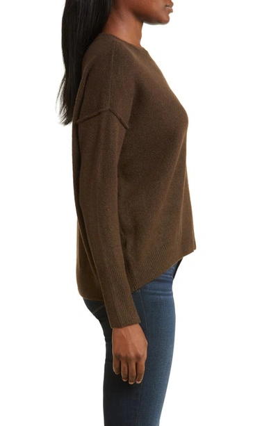 Vince Camuto Center Seam Crewneck Sweater In Chocolate