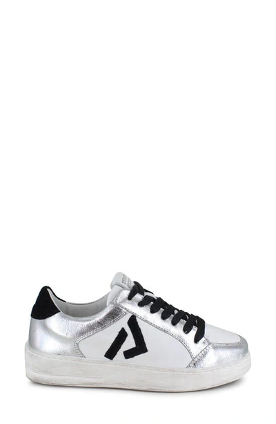 Ziginy Ruta Water Resistant Sneaker In White Black
