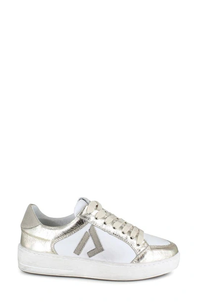 Ziginy Ruta Water Resistant Sneaker In Gold White