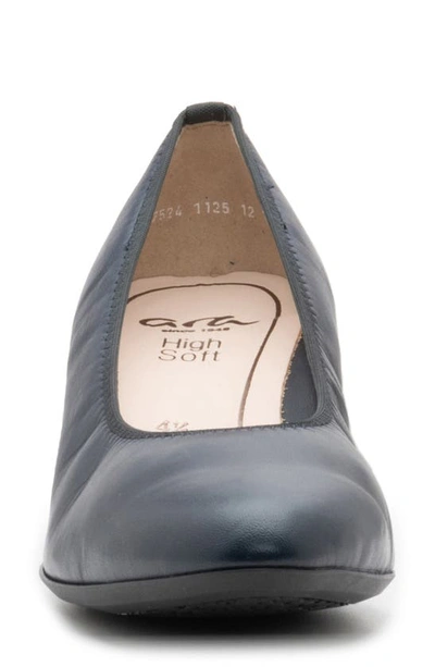 Ara Kendall Pump In Navy