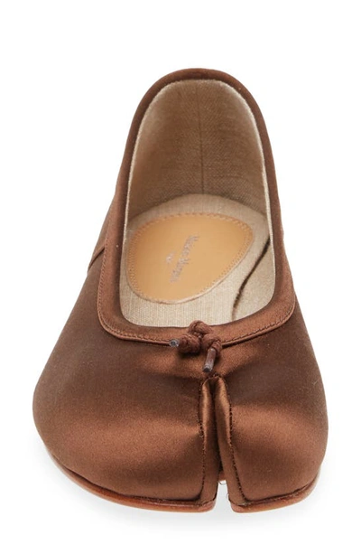 Shop Maison Margiela Tabi Flat In Brunette