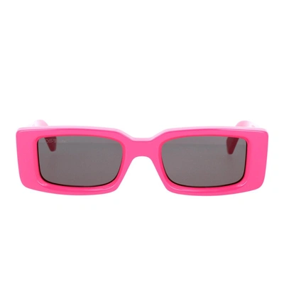 Shop Off-white Sunglasses In Pink