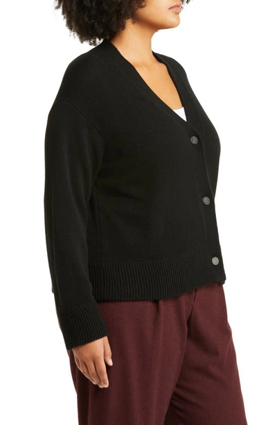 Vince Wool-cashmere Boxy V-neck Cardigan In Black