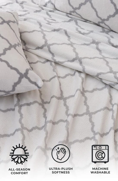 Woven & Weft Printed Plush Velour Sheet Set In Lattice - White / Grey