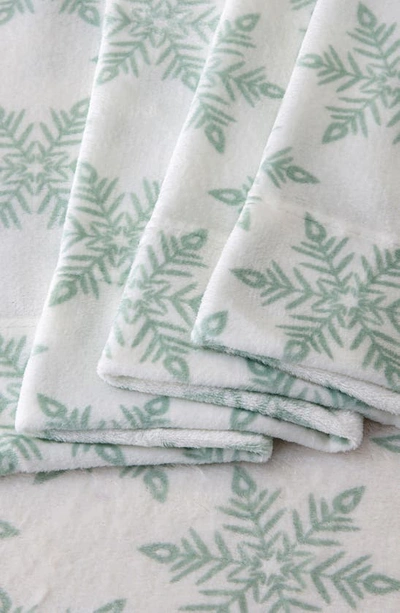Woven & Weft Printed Plush Velour Sheet Set In Large Snowflake