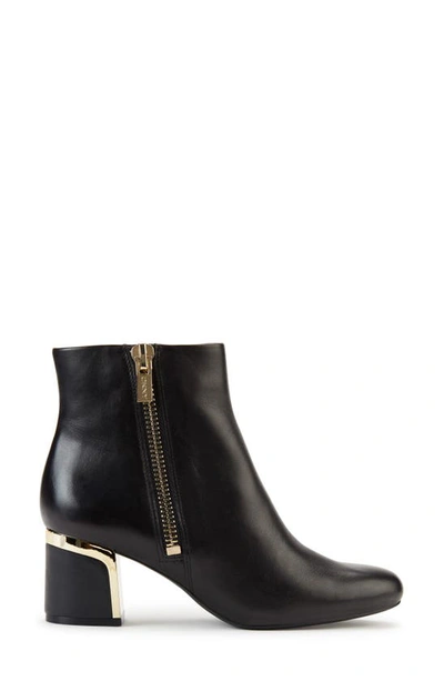 Dkny Crosbi Boot In Black