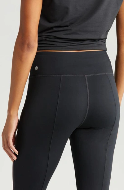 Zella Onward Hybrid Leggings With Pockets In Black