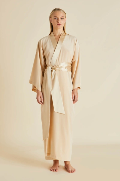 Shop Olivia Von Halle Queenie Caramel Robe In Silk Crêpe De Chine