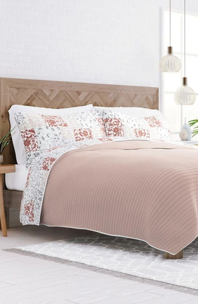 Ienjoy Home 3-piece Scroll Print Quilt Set In Blush