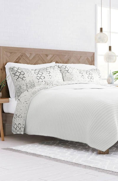 Ienjoy Home 3-piece Distressed Print Quilt Set In Light Gray