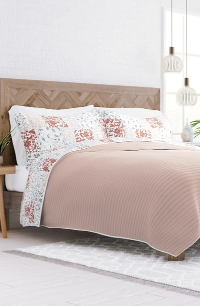 Ienjoy Home 3-piece Scroll Print Quilt Set In Blush
