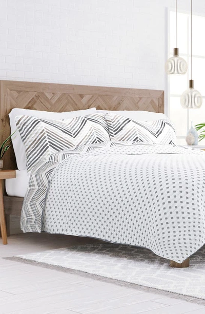 Ienjoy Home 3-piece Diamond Chevron Quilt Set In Light Gray