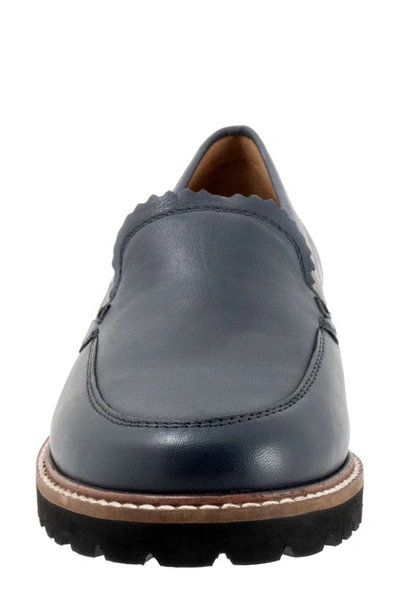 Trotters Fayth Loafer In Navy