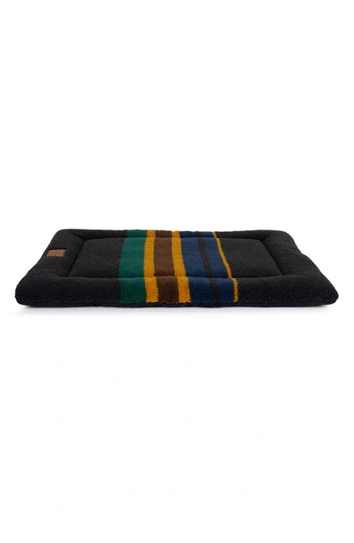 Shop Pendleton Acadia Dog Comfort Cushion In Oxford Black