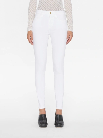 Shop Frame Le High Skinny Jeans Blanc Denim In White