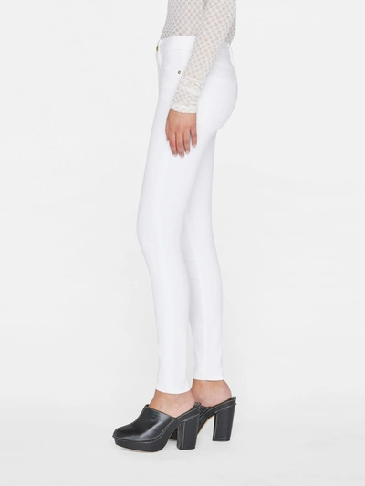 Shop Frame Le High Skinny Jeans Blanc Denim In White