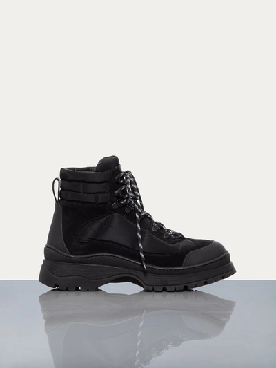 Shop Frame Hiking Lug Sole Boots Noir In Black