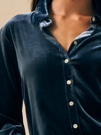Faherty Stretch Silk Velvet Geneveive Shirt In Navy