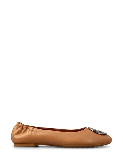 Shop Tory Burch Flat Shoes In Light Sand/gold/silver