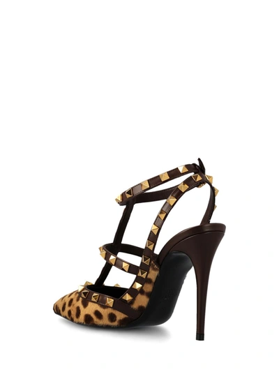 Shop Valentino Garavani Low Shoes In Leopard/fondant