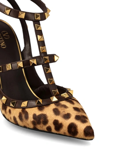 Shop Valentino Garavani Low Shoes In Leopard/fondant