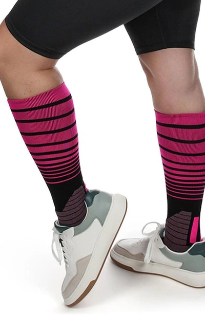 Memoi Gradient Stripe Performance Compression Socks In Electric Pink