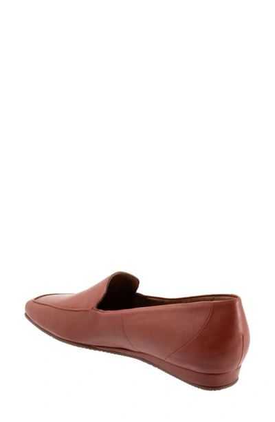 Softwalk Vista Loafer In Rust