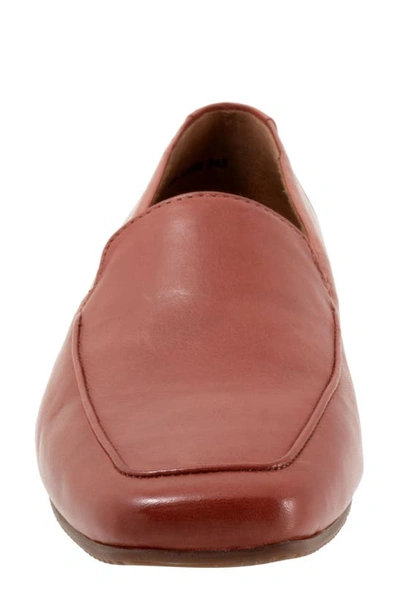 Softwalk Vista Loafer In Rust