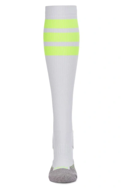 Memoi Retro Stripe Performance Knee High Compression Socks In White-neon Yellow