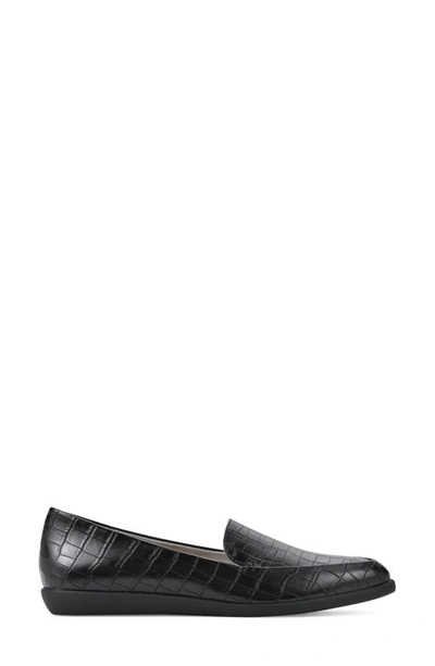 Shop Cliffs By White Mountain Mint Pointed Toe Loafer In Black/ Print