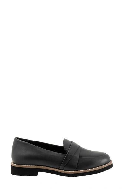 Softwalk Walsh Loafer In Black
