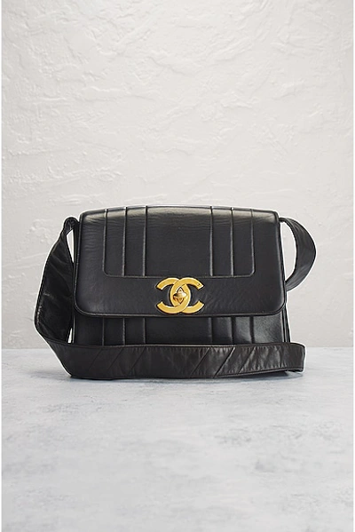 Pre-owned Chanel Lambskin Turnlock Shoulder Bag In Black