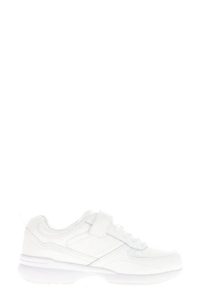 Propét Propet Lifewalker Flex Sneaker In White
