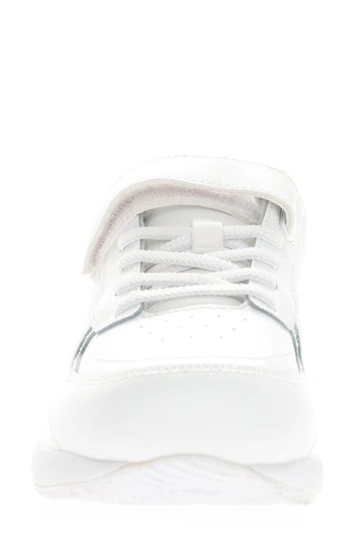 Propét Propet Lifewalker Flex Sneaker In White
