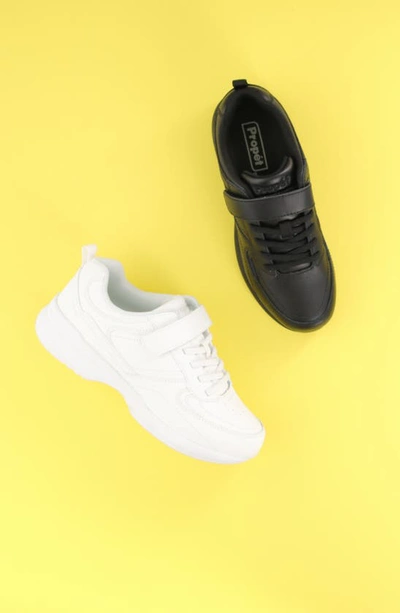 Propét Propet Lifewalker Flex Sneaker In White