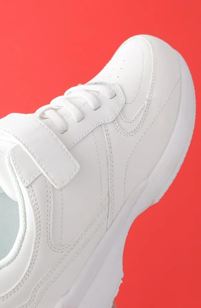 Propét Propet Lifewalker Flex Sneaker In White