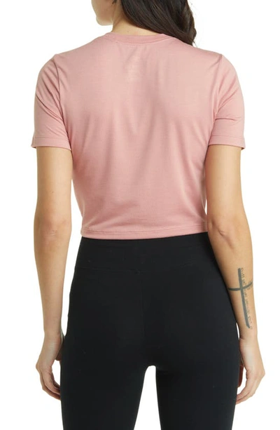 NIKE ESSENTIALS CROP T-SHIRT 