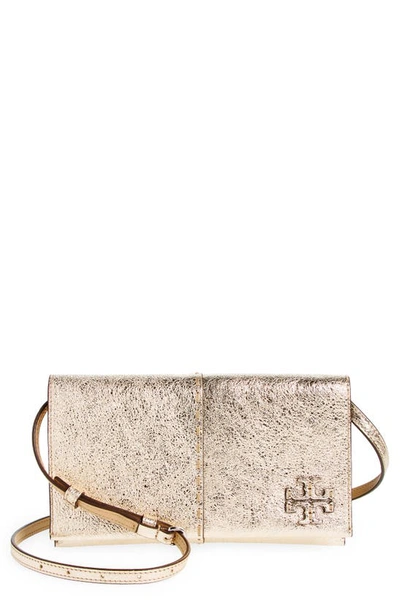 Shop Tory Burch Mcgraw Metallic Leather Crossbody Wallet In Gold