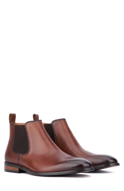 Vintage Foundry Darwin Plain Toe Chelsea Boot In Cognac