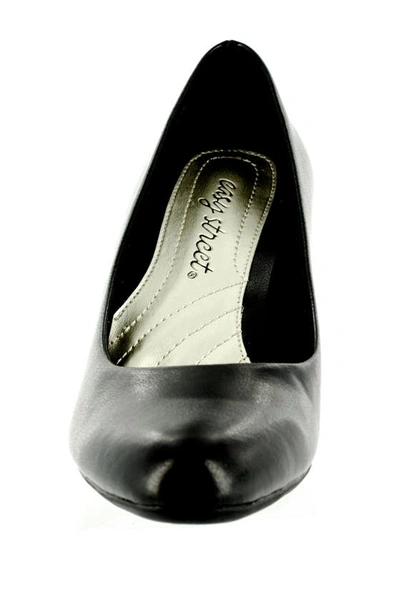 Easy Street Fabulous Classic Pump In Black Croco