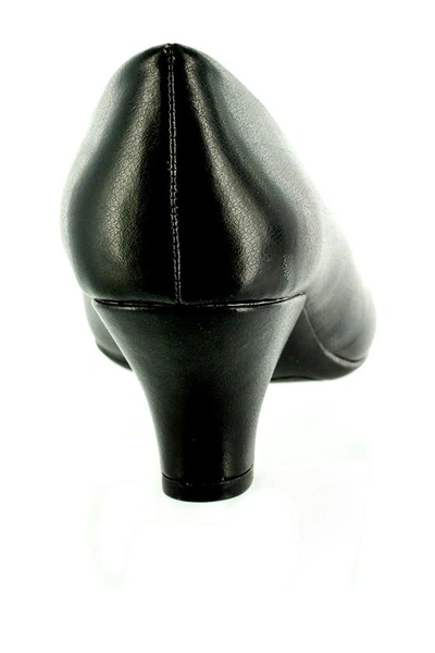 Easy Street Fabulous Classic Pump In Black Croco