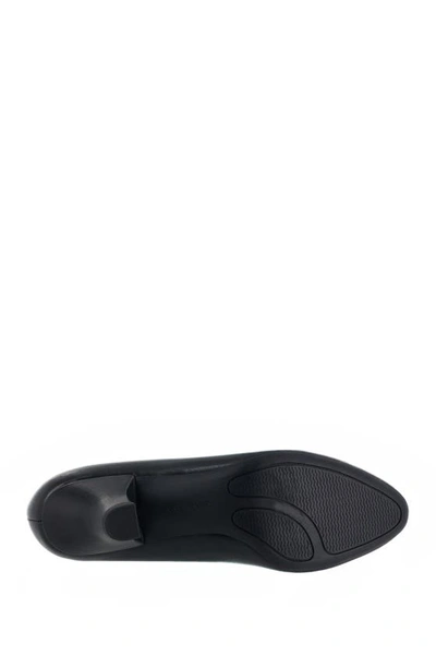 Easy Street Fabulous Classic Pump In Black Croco