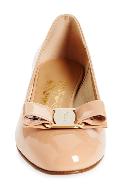 Ferragamo Vara 30 Nappa Leather Pumps In Amaretti