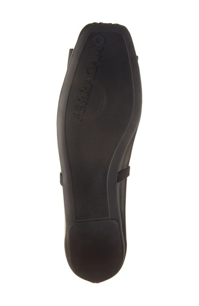Ferragamo New Vara Plate Ballet Flat Shoes In Black