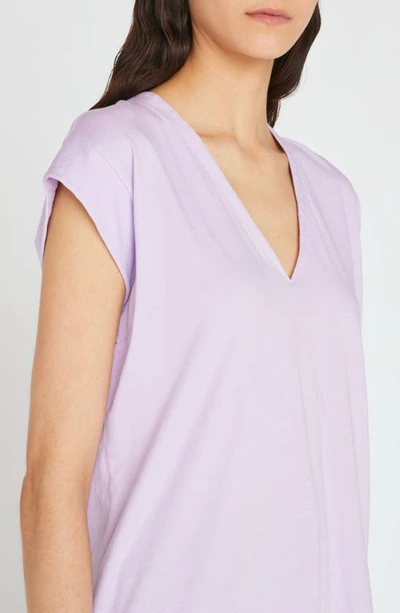 Shop Frame Le Mid Rise V-neck Tee In Lilac